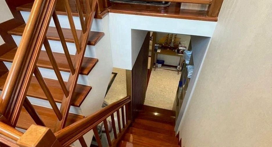 À louer et à vendre 5 chambres maison à Bang Phli, Samut Prakan
