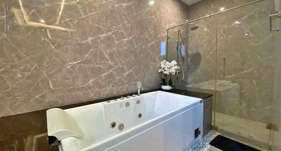Villa en venta y en alquiler de 4 habitaciones en Huay Yai, Pattaya