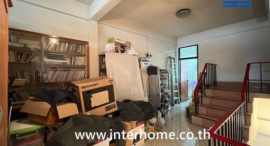 Gewerbefläche zum Kauf mit 3 Zimmer in Rat Burana, Bangkok