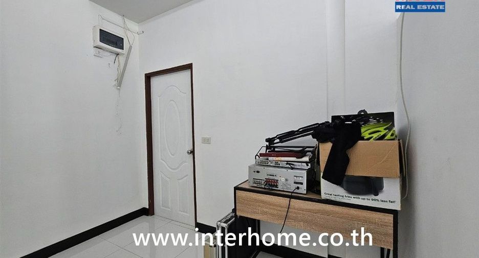 À vendre 4 chambres maison à Khlong Sam Wa, Bangkok