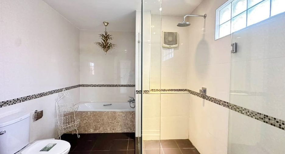 Villa en alquiler de 4 habitaciones en Jomtien, Pattaya