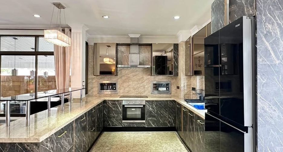 Villa en alquiler de 4 habitaciones en Jomtien, Pattaya