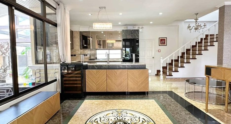 Villa en alquiler de 4 habitaciones en Jomtien, Pattaya