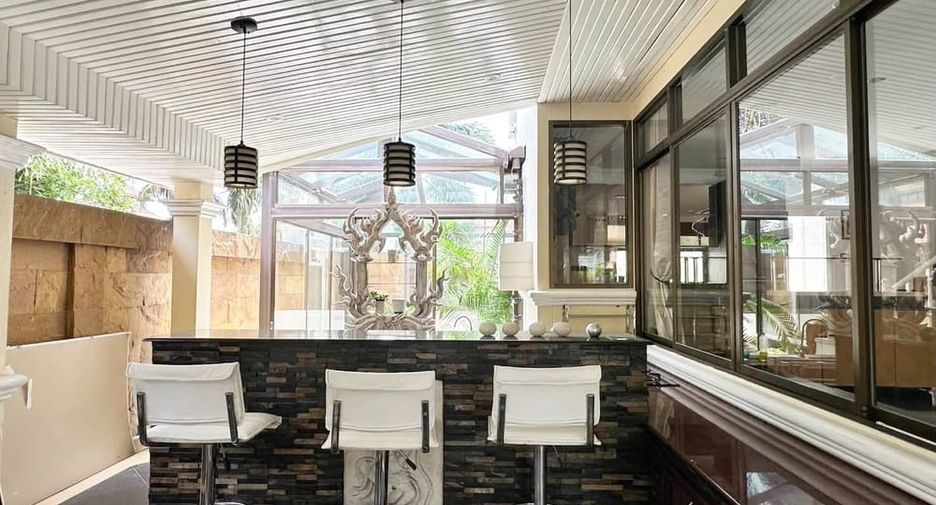 Villa en alquiler de 4 habitaciones en Jomtien, Pattaya