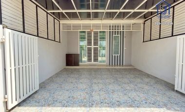 For sale 4 ベッドルーム townhouse in Min Buri, Bangkok