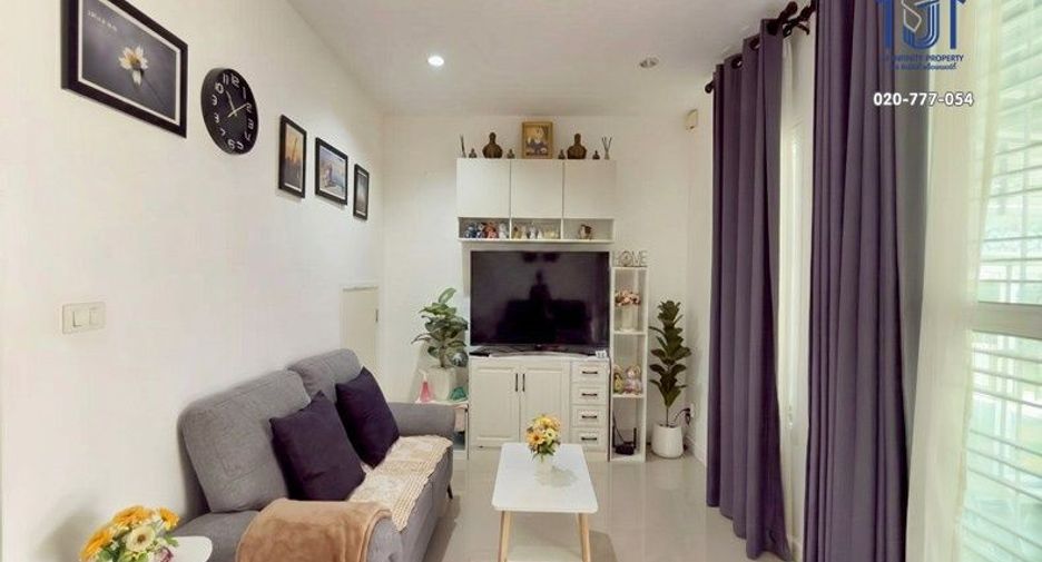For sale 4 ベッドルーム townhouse in Min Buri, Bangkok
