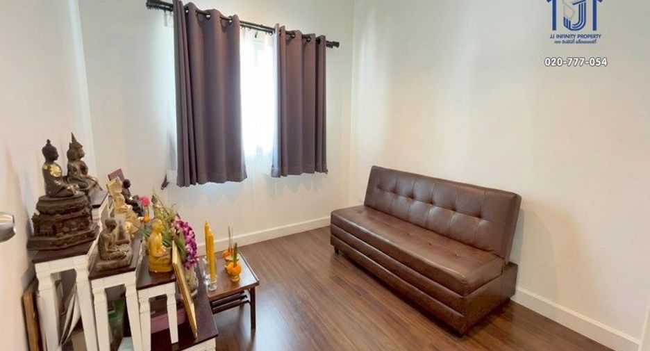 For sale 4 ベッドルーム townhouse in Min Buri, Bangkok