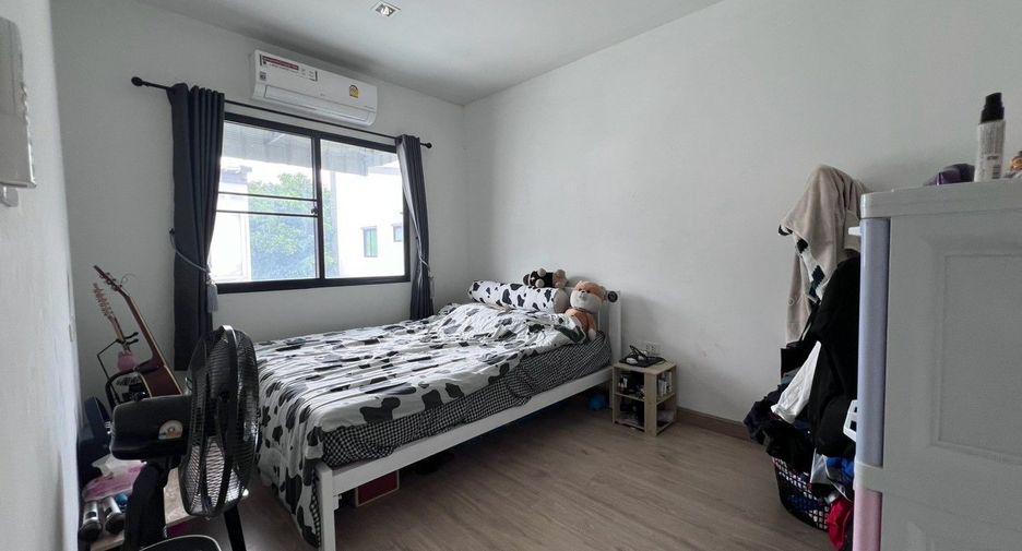 For sale 3 ベッドルーム townhouse in Sam Phran, Nakhon Pathom