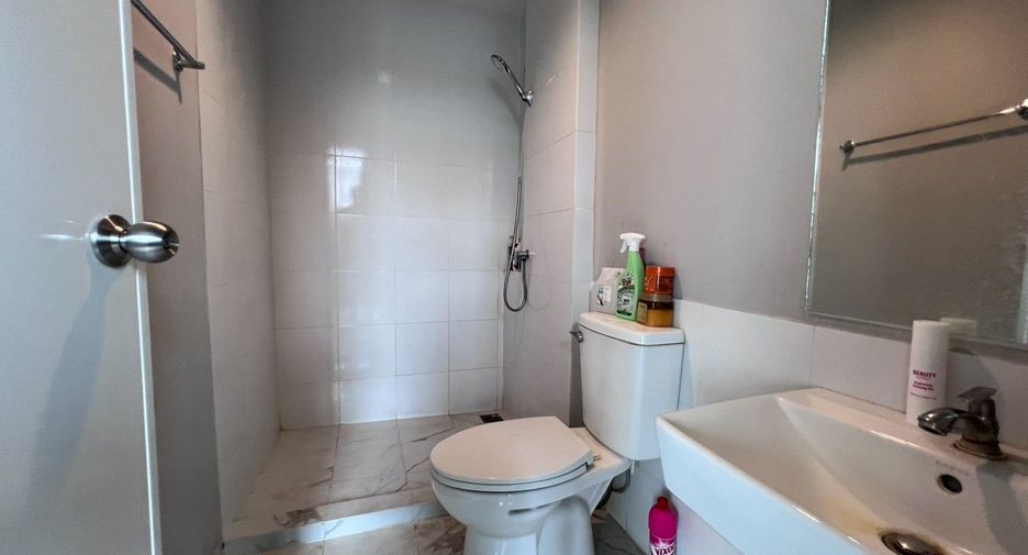 For sale 3 ベッドルーム townhouse in Sam Phran, Nakhon Pathom