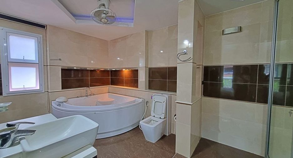 For rent 6 bedrooms villa in Bang Lamung, Chonburi