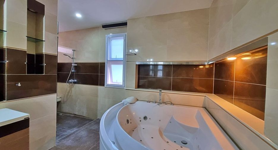 For rent 6 bedrooms villa in Bang Lamung, Chonburi