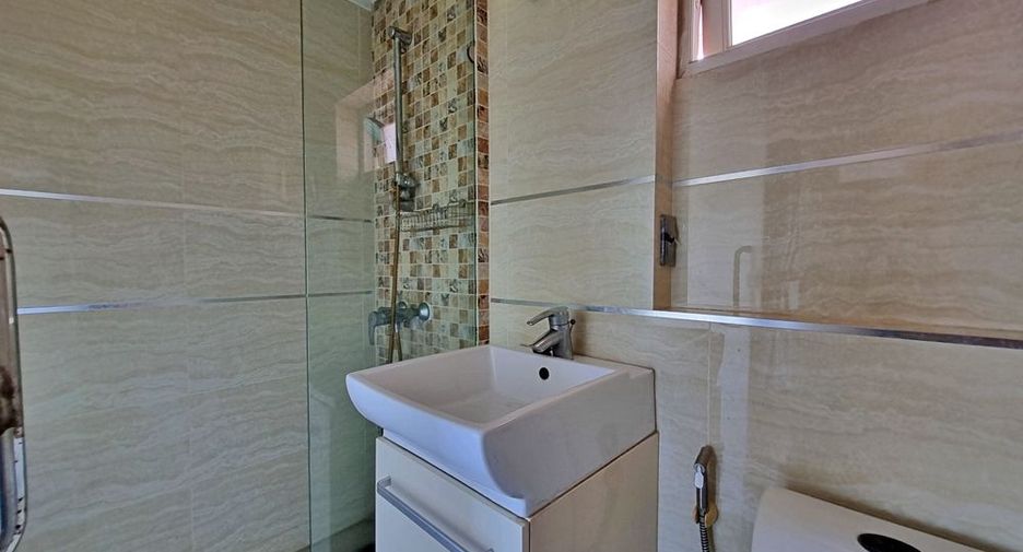 For rent 6 bedrooms villa in Bang Lamung, Chonburi