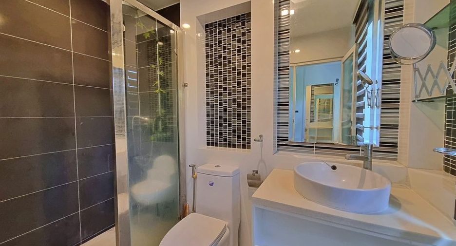 For rent 6 bedrooms villa in Bang Lamung, Chonburi