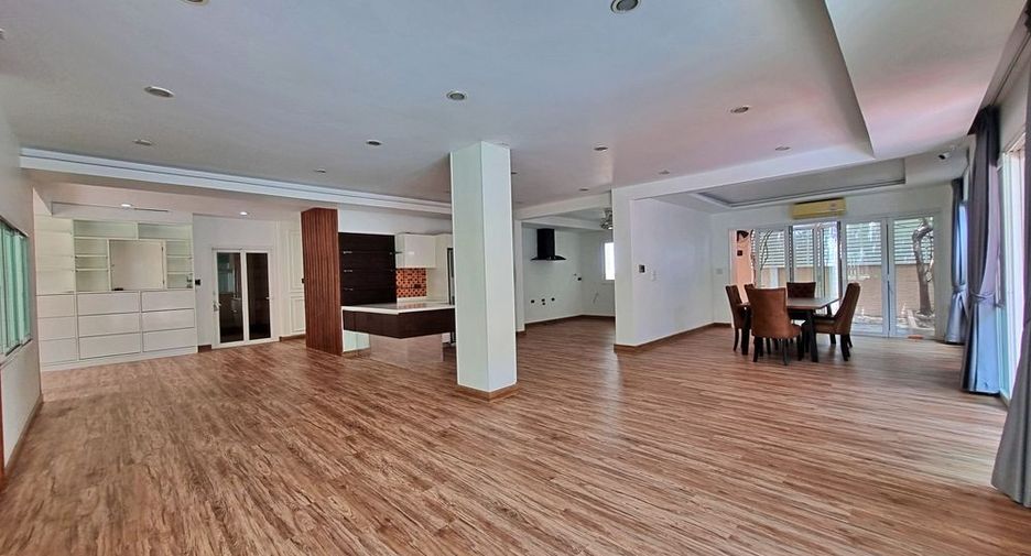 For rent 6 bedrooms villa in Bang Lamung, Chonburi