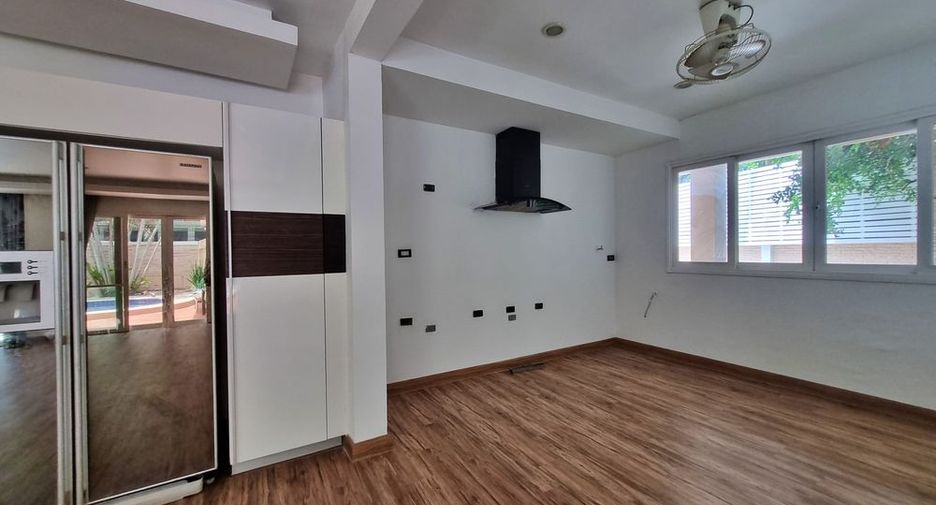 For rent 6 bedrooms villa in Bang Lamung, Chonburi