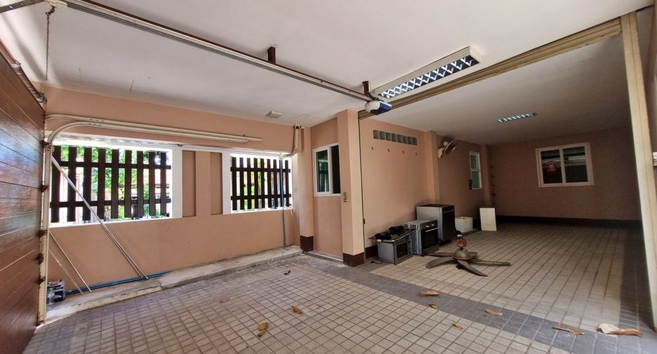 For rent 6 bedrooms villa in Bang Lamung, Chonburi