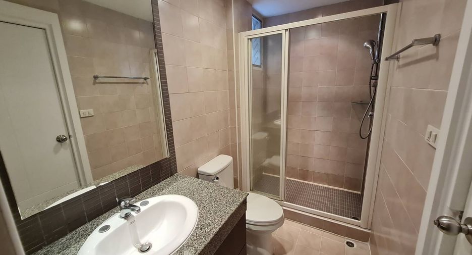 Condo en alquiler de 2 habitaciones en Khlong Toei, Bangkok