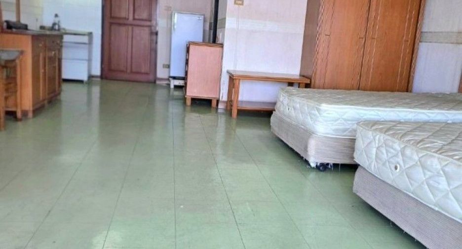 For sale 1 bed condo in Si Racha, Chonburi