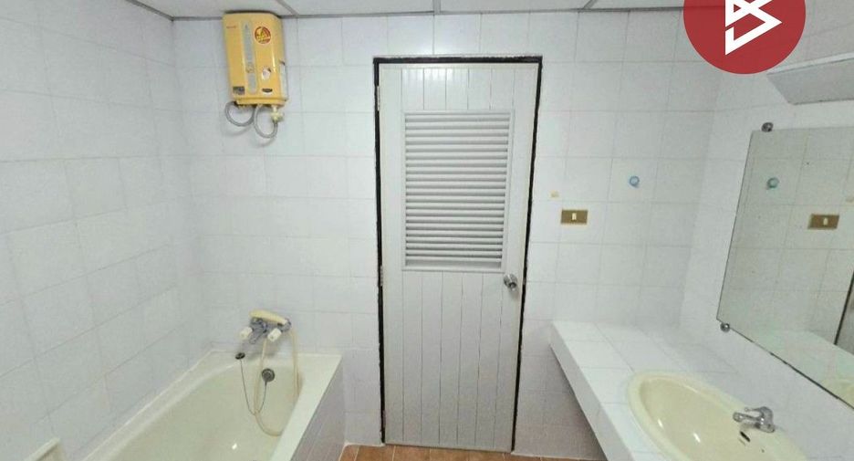 For sale 1 bed condo in Si Racha, Chonburi