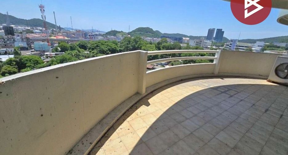 For sale 1 bed condo in Si Racha, Chonburi