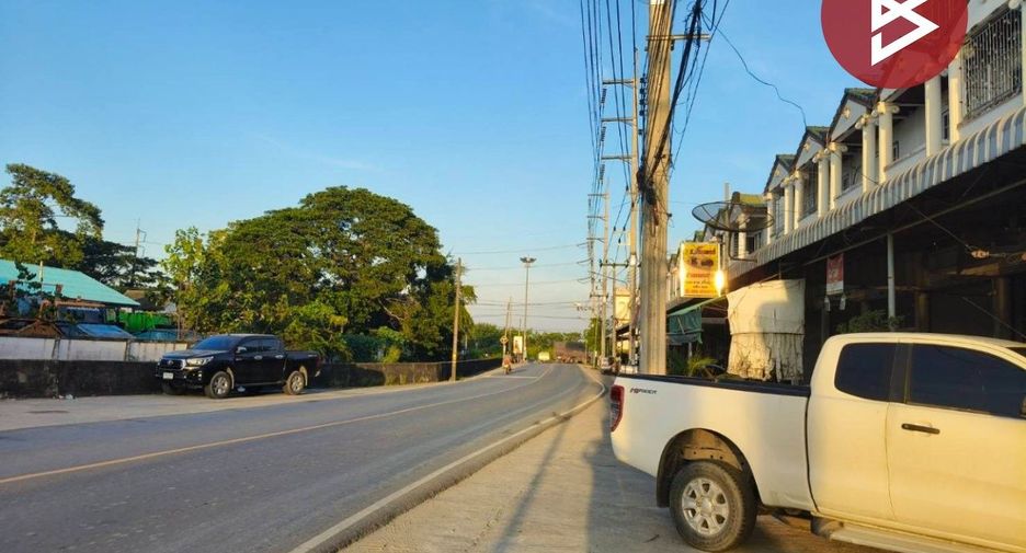 出售 1 卧室 商业空间 在 Ban Bueng, Chon Buri