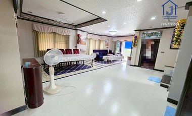 For sale 3 ベッドルーム house in Thung Khru, Bangkok