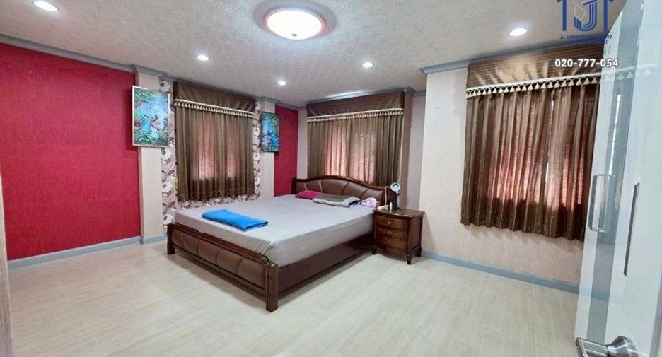 À vendre 3 chambres maison à Thung Khru, Bangkok