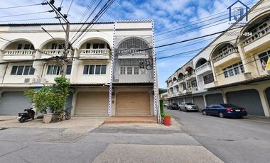For sale 3 ベッドルーム retail Space in Bang Khen, Bangkok