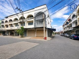 For sale 3 bedrooms retail Space in Bang Khen, Bangkok
