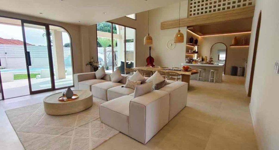 À louer et à vendre 4 chambres villa à Bang Lamung, Chonburi