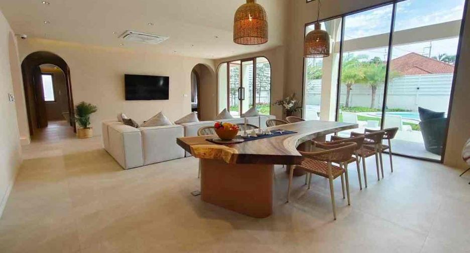 À louer et à vendre 4 chambres villa à Bang Lamung, Chonburi