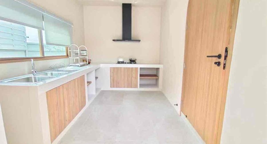 À louer et à vendre 4 chambres villa à Bang Lamung, Chonburi