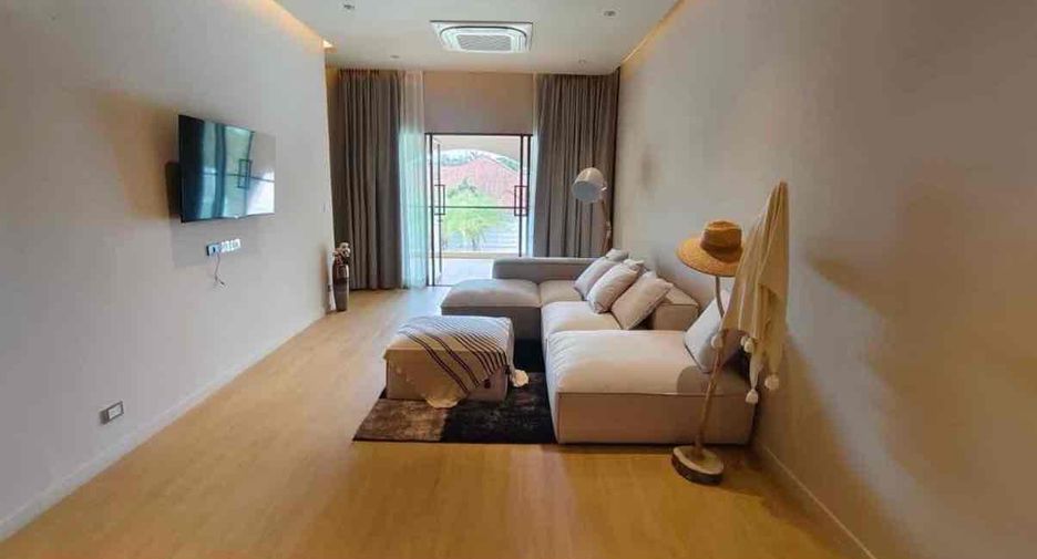 À louer et à vendre 4 chambres villa à Bang Lamung, Chonburi