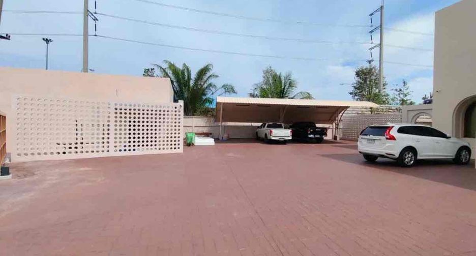 À louer et à vendre 4 chambres villa à Bang Lamung, Chonburi