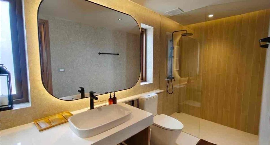 À louer et à vendre 4 chambres villa à Bang Lamung, Chonburi