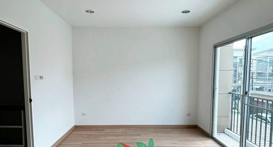 For sale 3 bedrooms townhouse in Bueng Kum, Bangkok