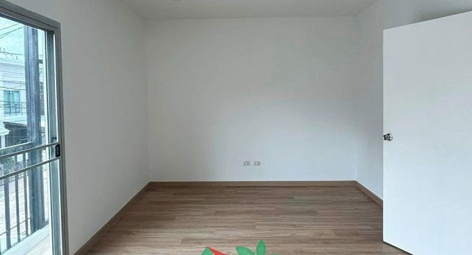 For sale 3 bedrooms townhouse in Bueng Kum, Bangkok