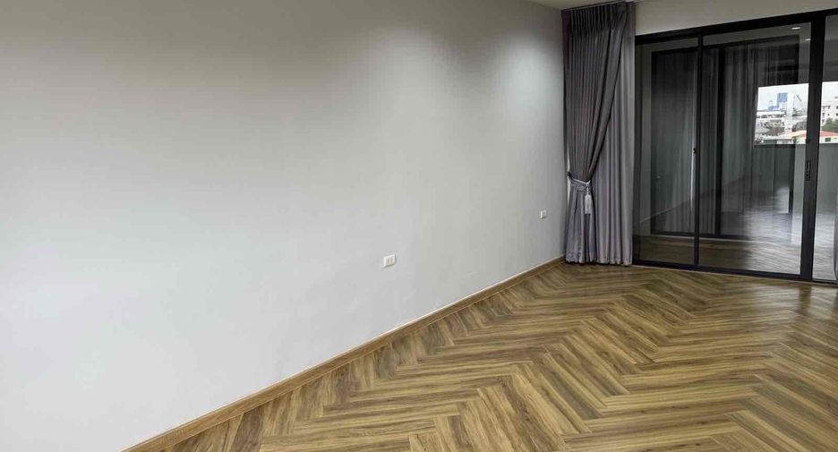 For sale 3 ベッドルーム office in Phra Khanong, Bangkok