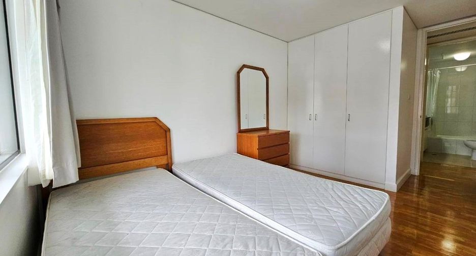 For rent 3 bedrooms apartment in Bang Rak, Bangkok