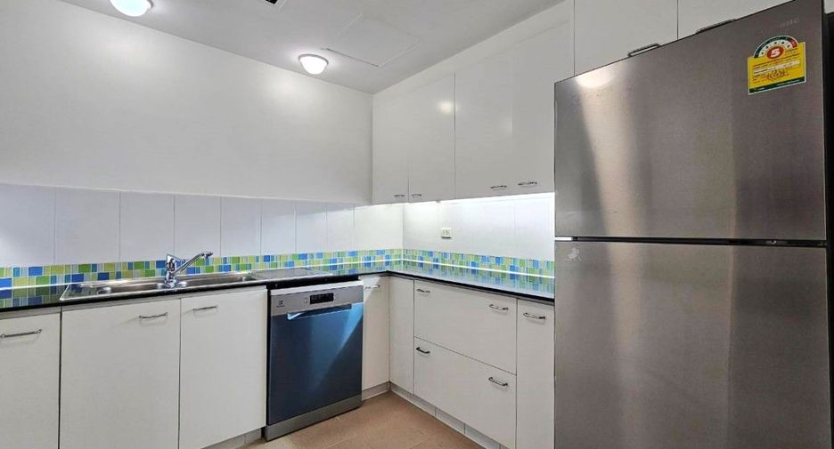 For rent 3 bedrooms apartment in Bang Rak, Bangkok
