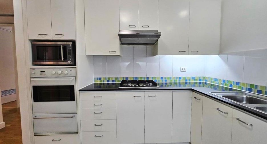 For rent 3 bedrooms apartment in Bang Rak, Bangkok