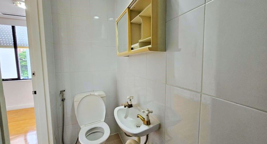 For rent 3 bedrooms apartment in Bang Rak, Bangkok