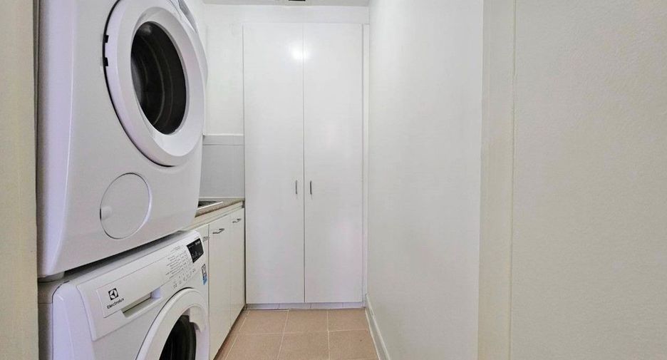 For rent 3 bedrooms apartment in Bang Rak, Bangkok