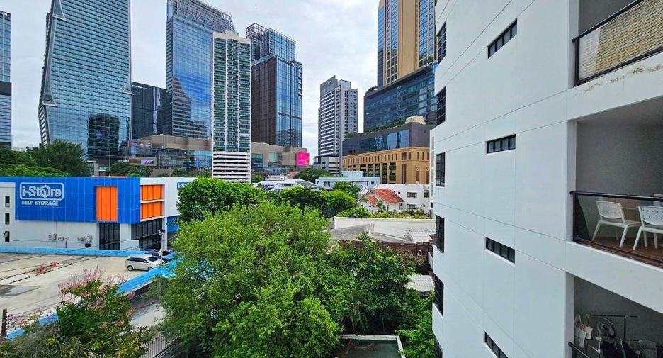For rent 3 bedrooms apartment in Bang Rak, Bangkok
