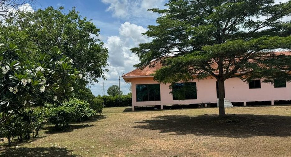 出售 土地 在 Phanat Nikhom, Chon Buri