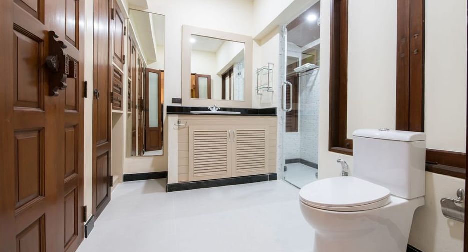 Villa en alquiler de 3 habitaciones en Bang Lamung, Chonburi