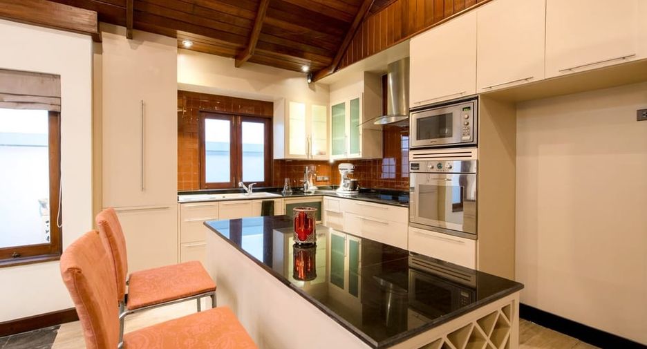 Villa en alquiler de 3 habitaciones en Bang Lamung, Chonburi