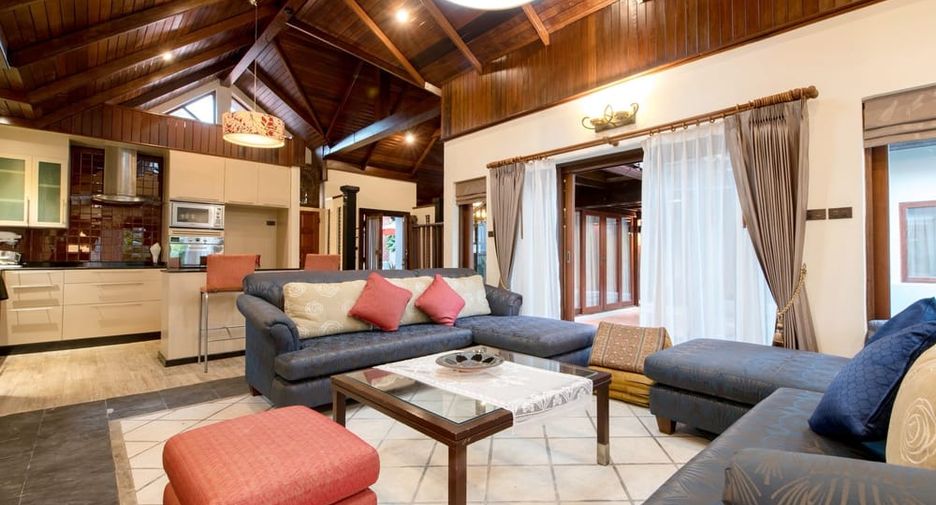 Villa en alquiler de 3 habitaciones en Bang Lamung, Chonburi