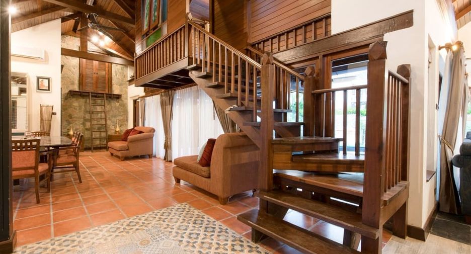 Villa en alquiler de 3 habitaciones en Bang Lamung, Chonburi