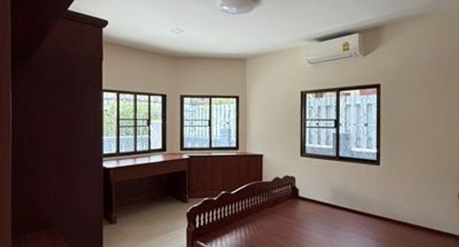 For rent 3 bedrooms villa in Bang Lamung, Chonburi